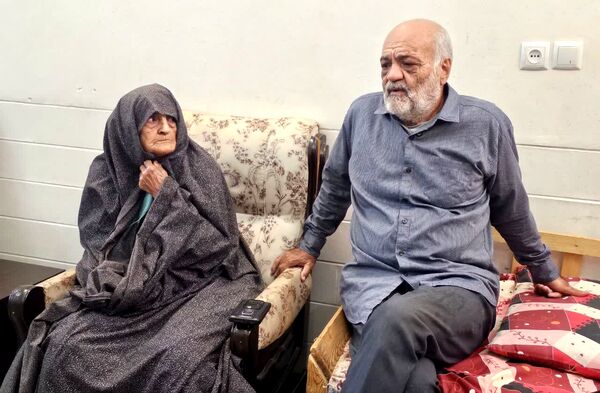 ادای احترام خبرنگاران پانا به مقام شهید جلال اقبال در چهل وششمین دیدار با خانواده شهدا