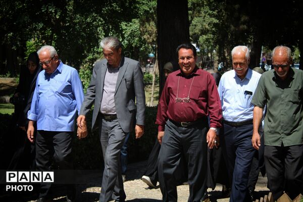 تقدیرِ قلم‌های بی‌پروا نیشابور