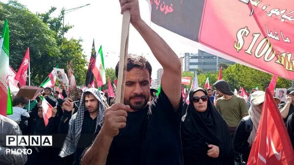 وداعِ بی‌قرار؛ پیوندِ میلیونیِ ایران در سوگِ امامِ شهید 