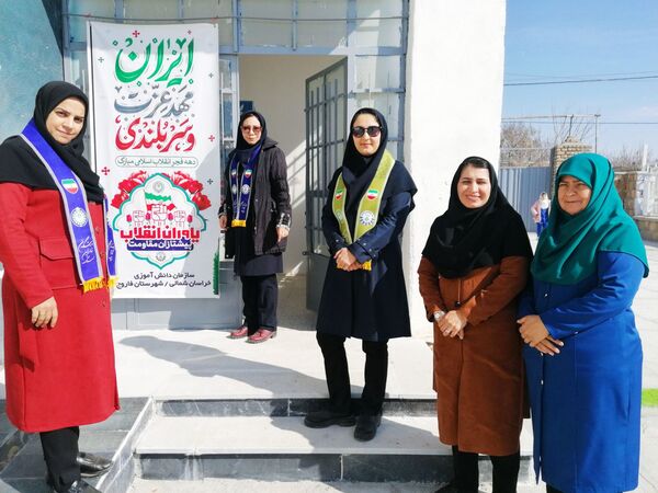 جشن انقلاب در دبیرستان حضرت فاطمه (س) و هنرستان عفاف، شهر تیتکانلو