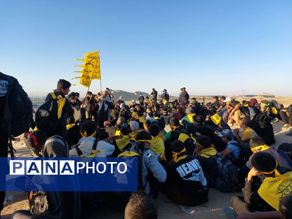 مراسم استقبال از کاروان زائرین پیاده دانش‌آموزی در مشهد