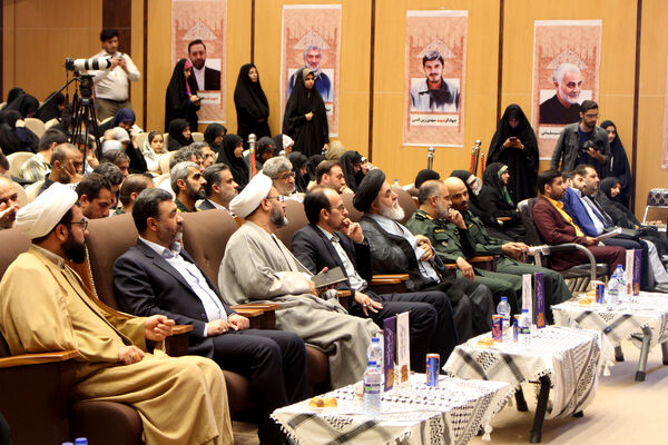 جلوه‌هایی از دومین دوره جشنواره روایت جهاد در قم -1