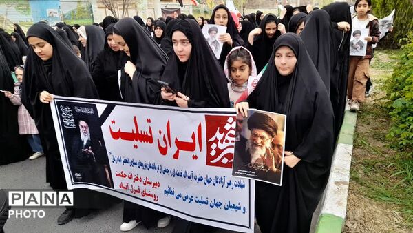 قیام معلمان و دانش‌آموزان شهرستان جعفرآباد برای خونخواهی امام شهید