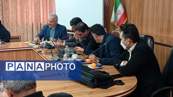 جلسه بررسی عملکرد و کیفیت آموزشی مدارس شهرستان بن با حضور مسئولان استانی