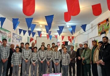 افتتاحیه نمایشگاه «مدرسه انقلاب» در دبیرستان شهید سلیمانی