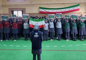 گرامیداشت دهه‌ فجر و نواخته شدن زنگ انقلاب در دبیرستان ابوالفضل علمدار یزدی