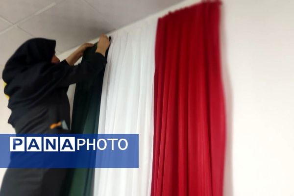 آماده‌سازی آثار هنرجویان در نمایشگاه دهه فجر رباط‌کریم