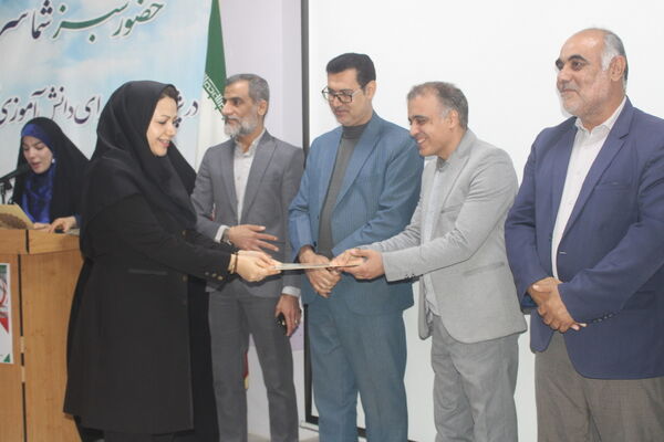  همایش تجلیل از دانش‌آموزان برگزیده مسابقات نانو فناوری، آزمایشگاه و ادبیات استان بوشهر