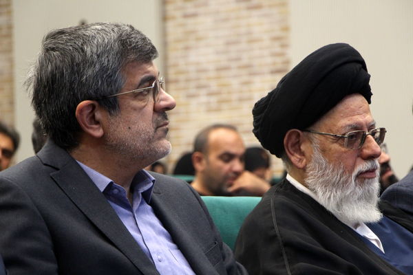 نشست بررسی کتاب همسفر آتش و برف یزد