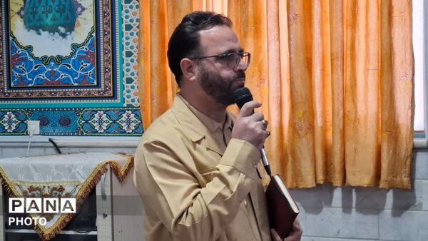 نشست صمیمی دانش آموزان هنرستان اندیشه شهر کهک با نماینده مردم قم در مجلس