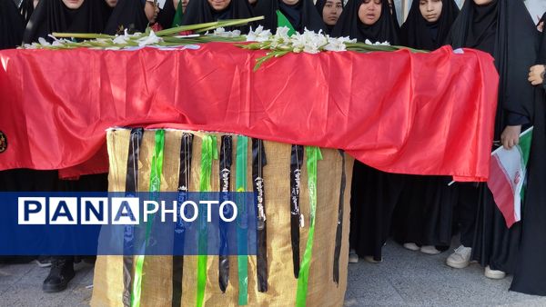 وداع با پیکر شهید گمنام در دبیرستان شهید عباسی یک مشهد