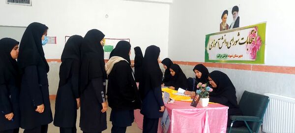 برگزاری انتخابات شورای دانش‌آموزی با هدف تعامل در مدرسه برکت خاتم