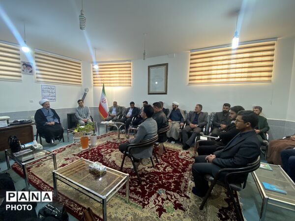 دیدار فرهنگیان با امام جمعه و فرماندار
