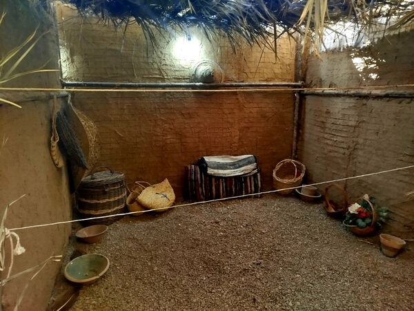 بازدید دانش آموزان باخرز از نمایشگاه ریحانه النبی