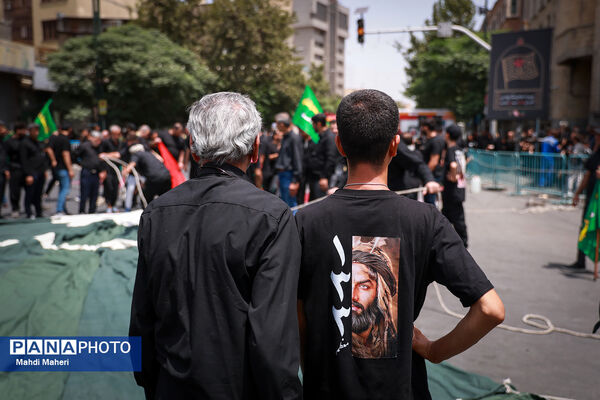 خیمه‌سوزان ظهر عاشورا در چهارراه گلوبندک تهران