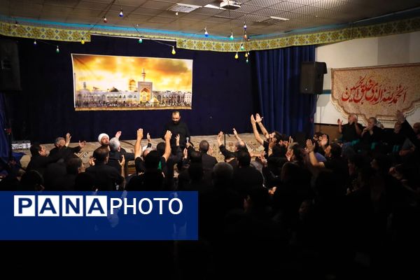 مراسم عزاداری ظهر شهادت امام رضا(ع) در مدرسه رویش کاشان