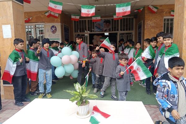 جشن پیروزی انقلاب اسلامی در مدارس رباط‌کریم