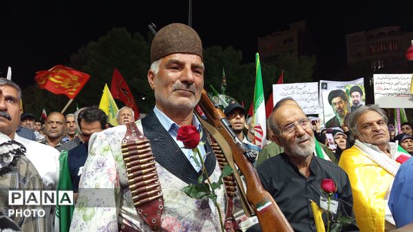 شبی دیگر از همبستگی مردم و تجدید بیعت با رهبری در بروجرد