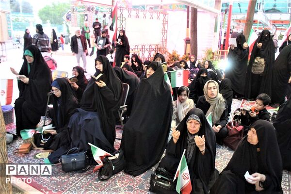 حال و هوای آغاز سال نو در جوار مزار شهدای جنگ رمضان