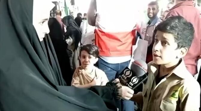 پیر و جوان هلال احمر همواره پای کار دفاع از انقلاب