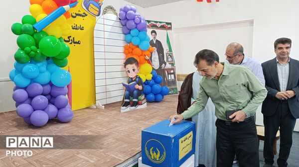 لبخند عاطفه بر لبان دانش‌آموزان میبدی