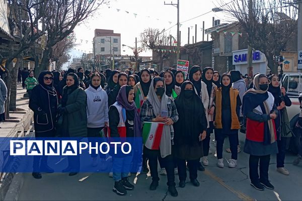 راهپیمایی یوم‌الله ۲۲بهمن با حضور گسترده مردم و نهادها در بانه