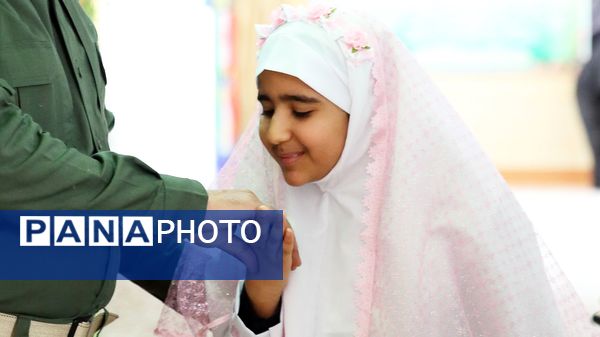 حضور پرشور مکلفین در مصلی بزرگ امام خامنه‌ای(مدظله العالی) با حضور بیش از ۱۰۰۰ هزار دانش‌آموز شهرستان