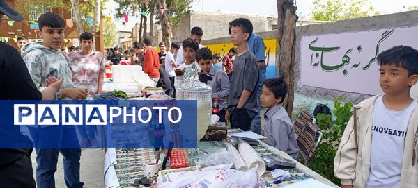 برپایی بازارچه کار و فناوری در دبیرستان شهید بهشتی آشخانه