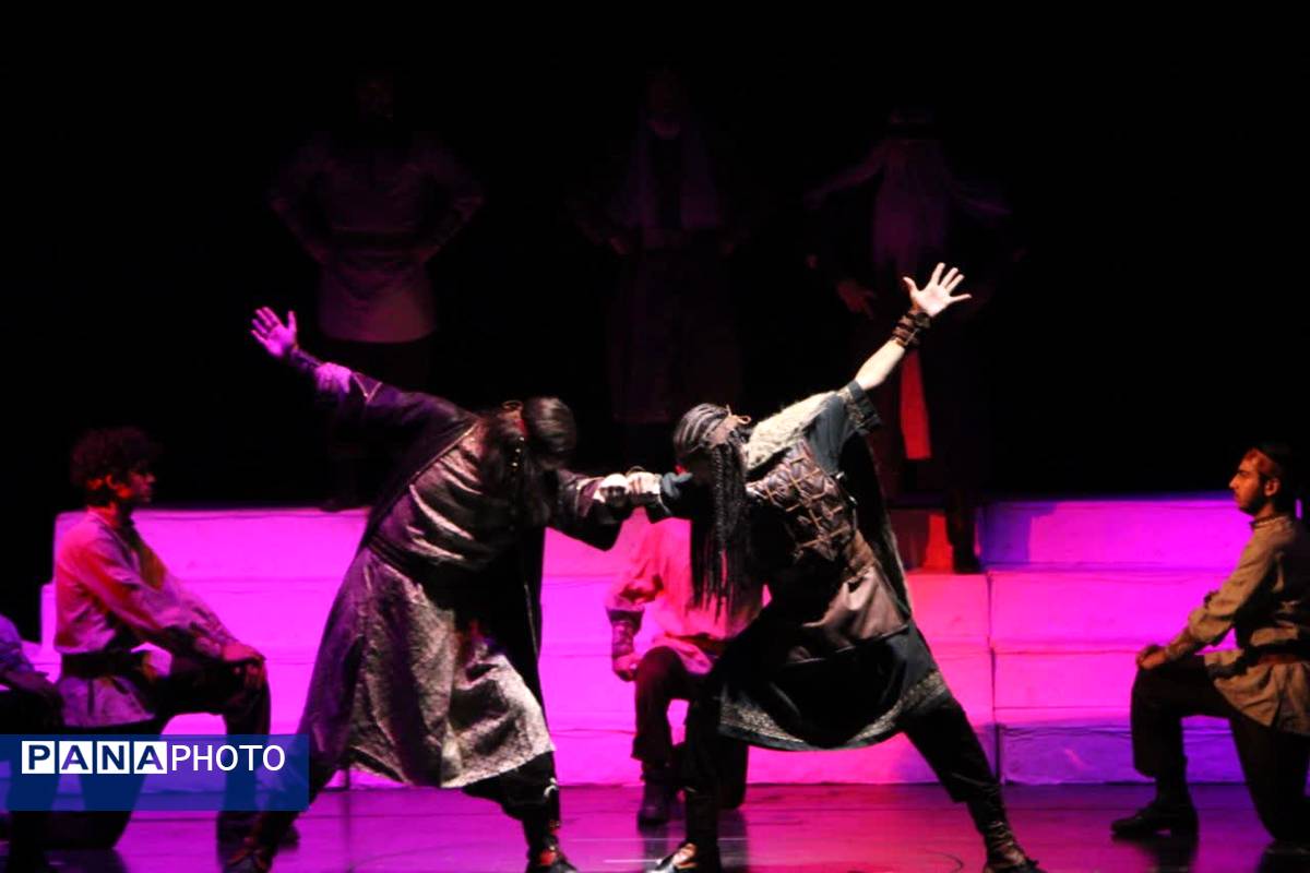 تئاتر «هیولاکش» روایتی نمایشی از شاهنامه در تالار بزرگ یزد