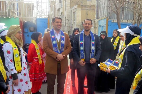 فجر دانش آموزی در قلبِ ری