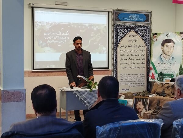 مراسم یادواره شهدا و تجلیل از خانواده شهدا در مدرسه حیدرعلی 