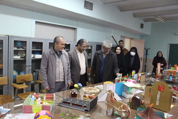  نمایشگاه هفته ماها در مدرسه امام موسی کاظم (ع)