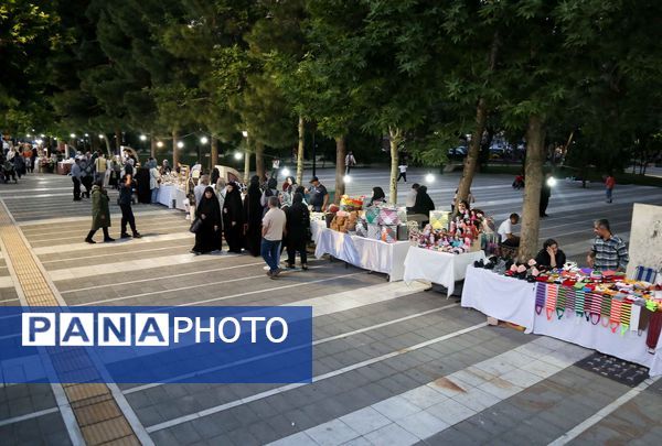 عصر بازار هنرمندان مشهدی در روزهای پنجشنبه