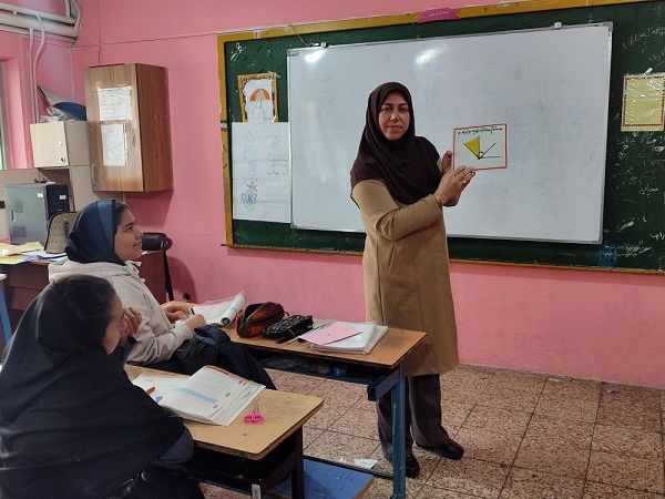 معلمان نقش اساسی در فرایند آموزش و پیشرفت دانش‌آموزان دارند