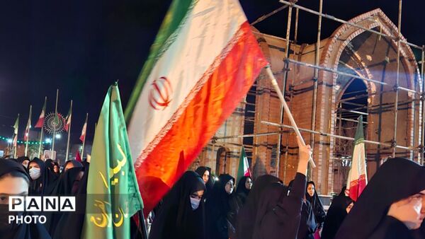 راهپیمایی باشکوه شبانه مردم کوهنانی در حمایت از انقلاب و خون‌خواهی امام خامنه‌ای