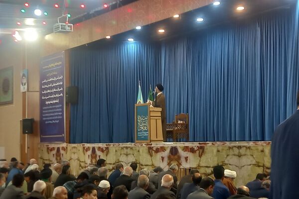 تقدیر از برگزیدگان پویش دانش‌آموزی در نماز جمعه باشکوه پیشوا