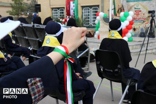 همایش «یاوران انقلاب» ناحیه ۶ مشهد در دبیرستان یاس ۲ 