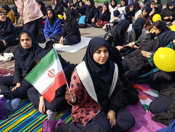 جشن پرنشاط دانش‌آموزان مدرسه حضرت معصومه(س) ناحیه 4 کرج