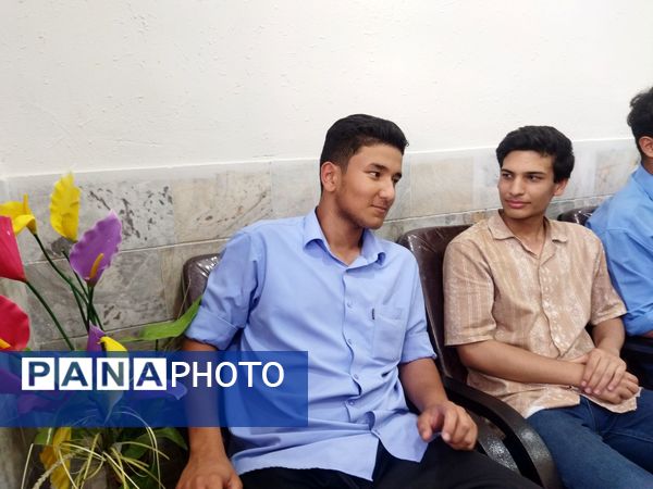 جلسه شورای دانش آموزی در دبیرستان نمونه دانش 