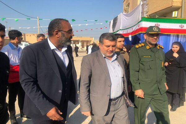 نواخته شدن زنگ گلبانگ انقلاب اسلامی در دبیرستان خوروش2 کارون