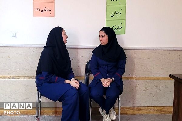 رقابت نخبگان جوان زبان خارجی در دبیرستان فرهنگ