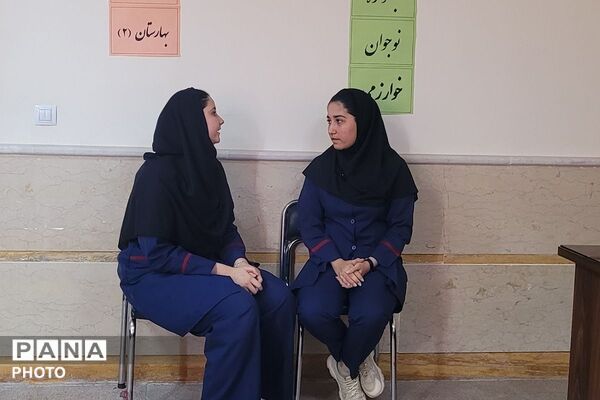 رقابت نخبگان جوان زبان خارجی در دبیرستان فرهنگ