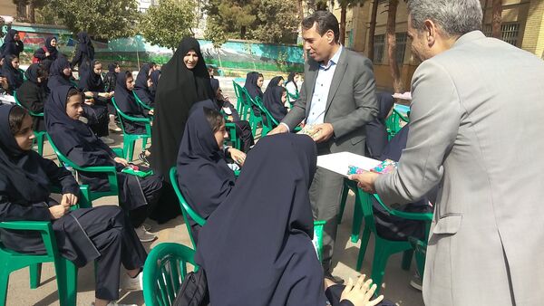 جشن آغاز سال تحصیلی در دبیرستان دخترانه حاتمی 