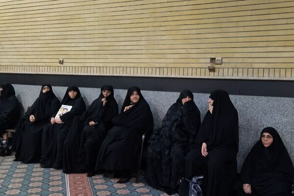 مراسم تشییع پیکر پاک شهید اکبر عنایتی در گلزار شهدای ملارد