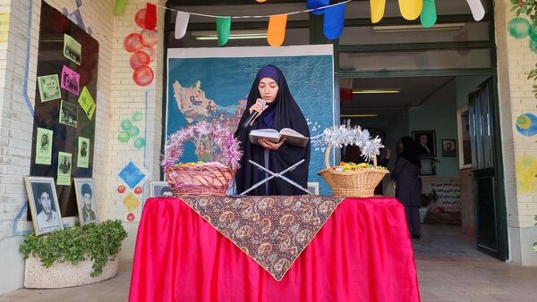 با آغاز سال تحصیلی جدید زنگ مهر و ایثار در دبیرستان موفقیان نظرآباد به صدا درآمد