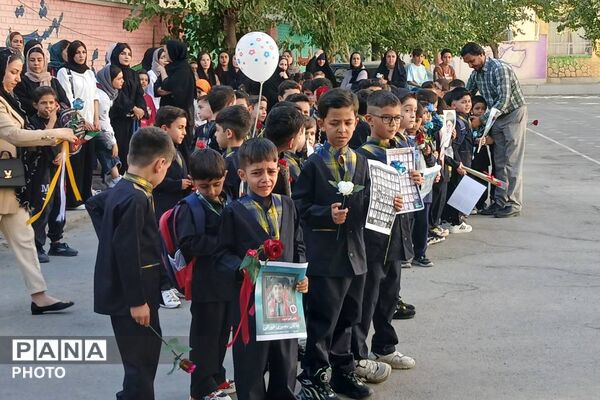 آغاز فصل دانایی؛ لبخند کلاس‌اولی‌ها در جشن شکوفه‌ها