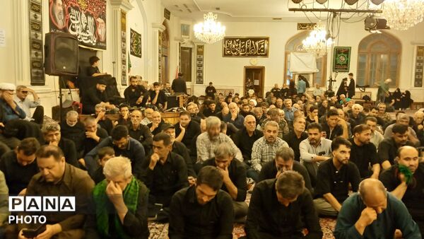 آئینه ای در غبار ،روایت عشق طنین فریاد سرخ کربلا در شب حزن انگیز تشییع رهبر 