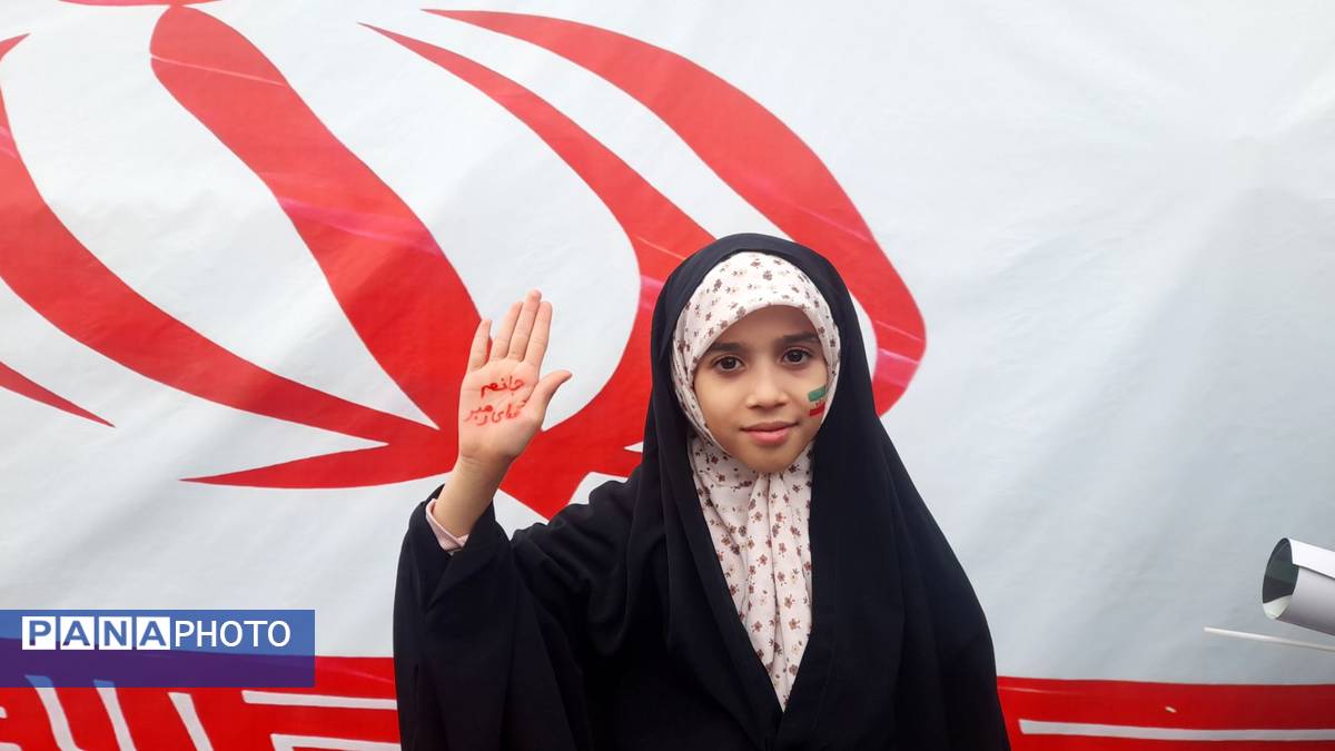 دانش‌آموزان البرزی جشن پیروزی انقلاب را در ۲۲ بهمن باشکوه رقم زدند