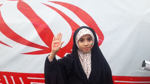 دانش‌آموزان البرزی جشن پیروزی انقلاب را در ۲۲ بهمن باشکوه رقم زدند
