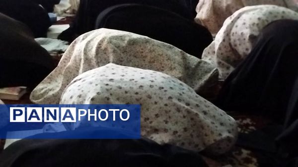 اعتکاف دانش‌آموزان دختر در مسجد امام حسین (ع) تبریز